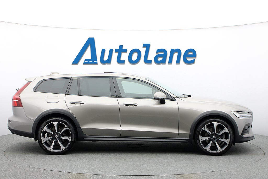 Volvo V60 Cross Country B5 AWD Panorama, HUD, H/K, 360°, Värmare 250hk