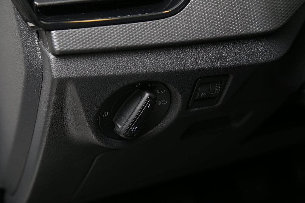 Skoda Kamiq 1,0 TSI Ambition 115hk Kamera Panorama Drag 2021