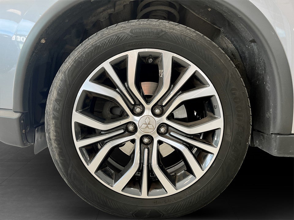 Bild på Mitsubishi Outlander Business 2.2 Di-D 150hk Aut 4WD B-KAMERA ELSTOL