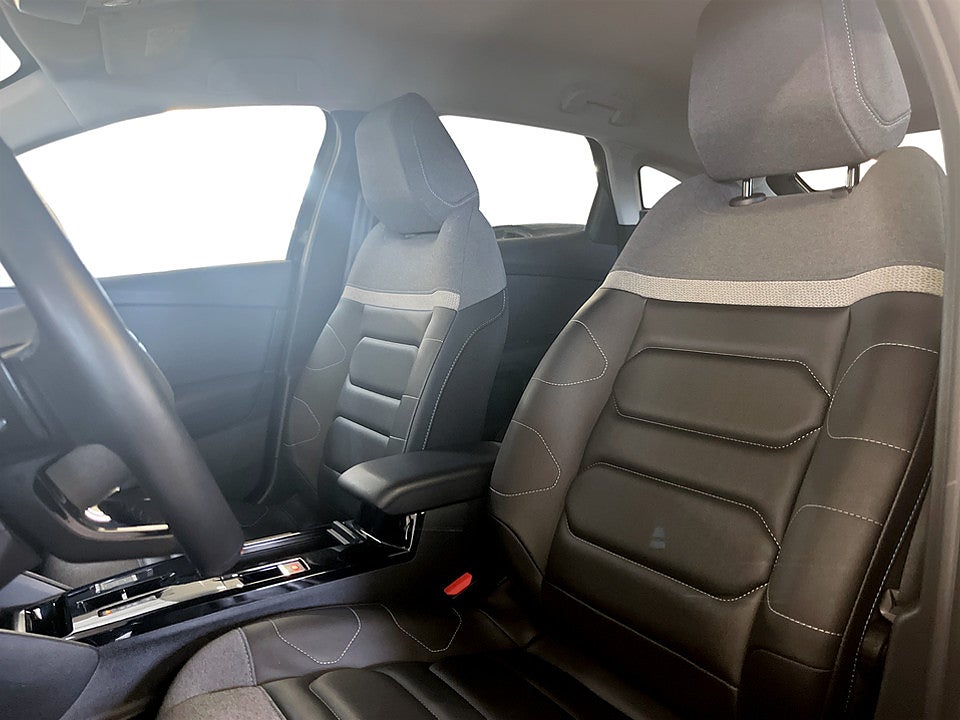 Bild på Citroën C4 Shine 1.2 PT 130hk Aut B-KAMERA CARPLAY HUD NAVI