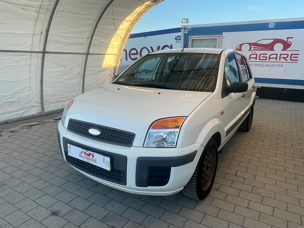 Ford Fusion 1.4 NYKAMREM NYSERVAD NYBESIKTAD DRAG S+V-HJUL