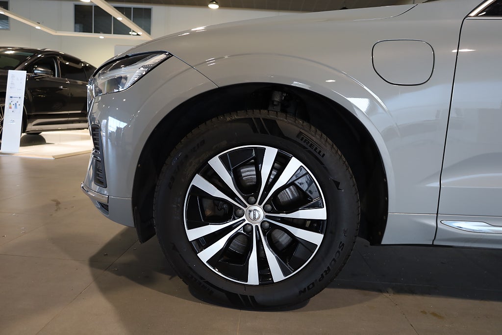 Volvo XC60 Recharge T6 AWD Geartronic Core Edition Drag Navi Moms