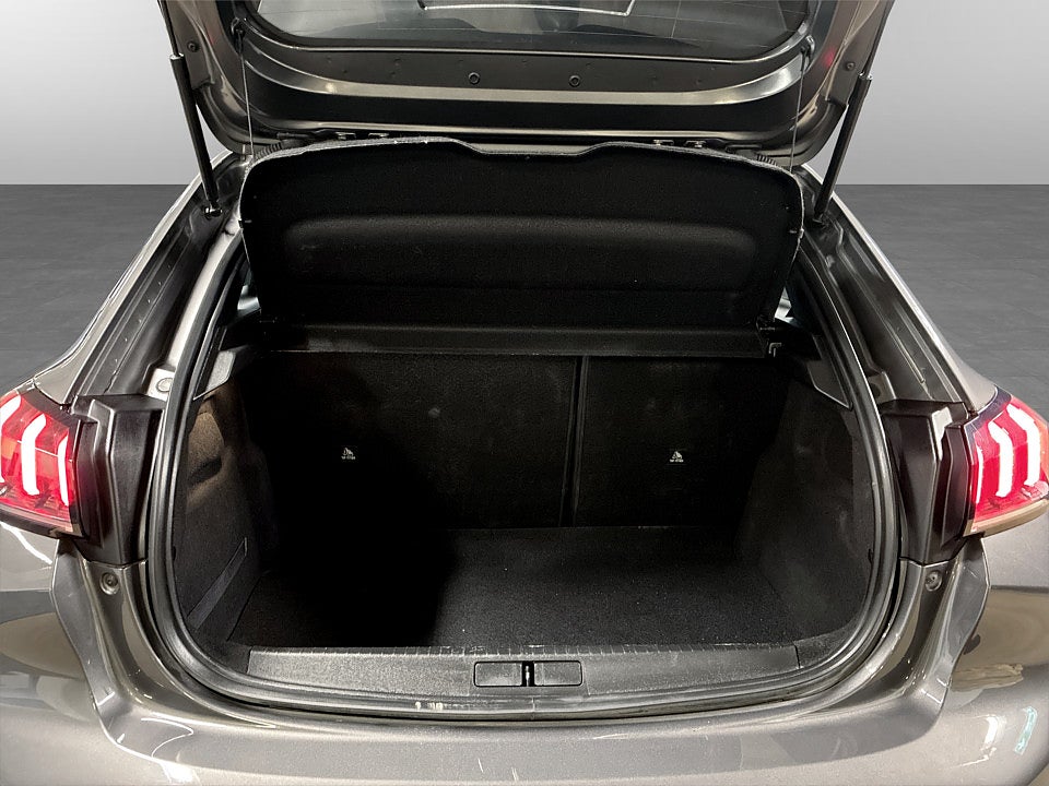 Bild på Peugeot 208 Allure 1.2 PT 100hk Aut  B-KAMERA CARPLAY