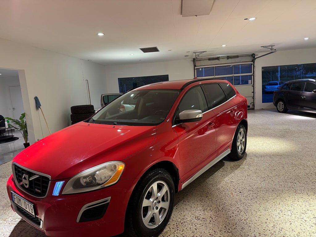 Volvo XC60 D5 AWD automat drag  R-Design 