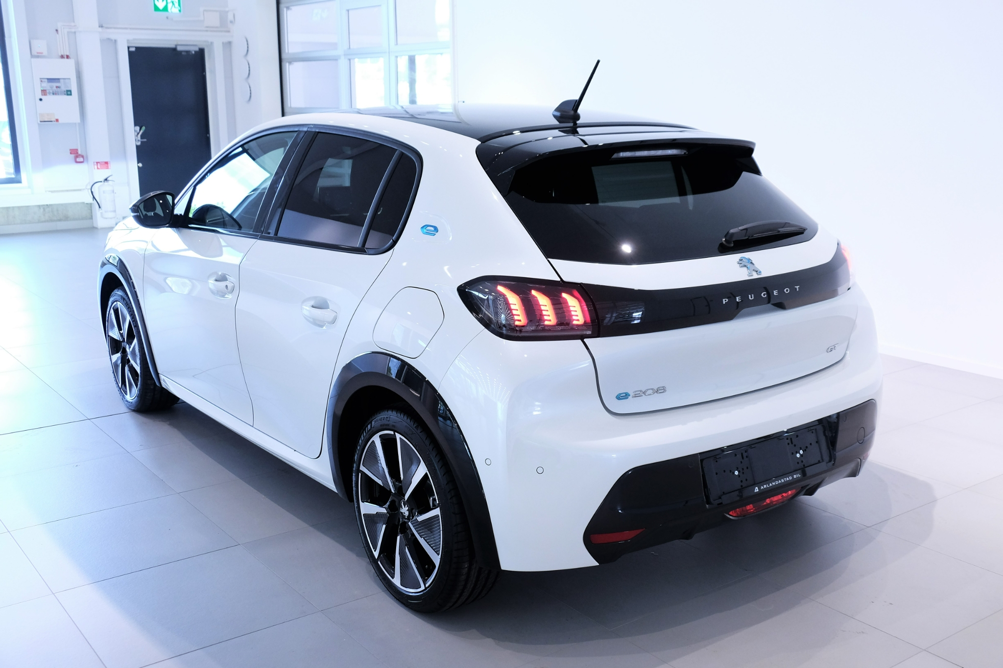 Peugeot e-208 GT Electric 2023, photo 3/58