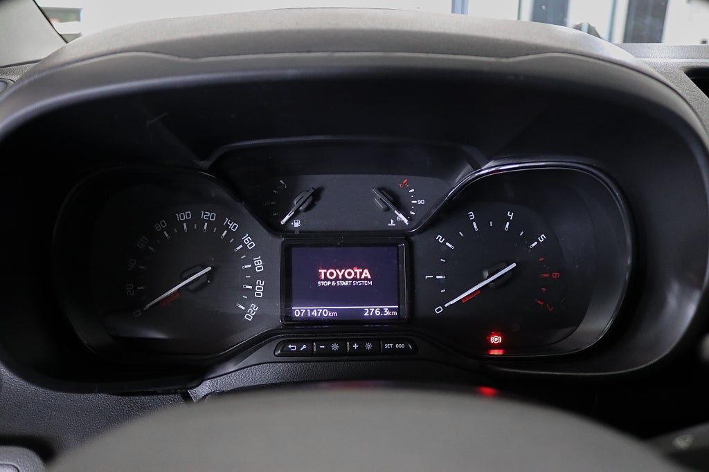 Toyota ProAce City 1.5D Värmare B-kamera 3-Sits