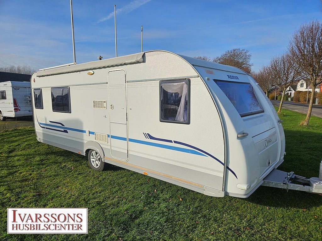 Adria Classica 613 UT / Låga enkelsängar / Badrum bak / Alde