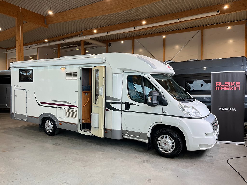 Coral 670 SL - Adria Coral 670 SL /B-körkort/Solcell/Långbädd/Garage