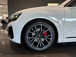 SUV Audi Q8 13 av 18