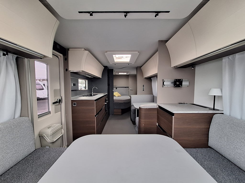 Adria Alpina 753 UP Dubbelbädd, Dusch, Nytt Tält