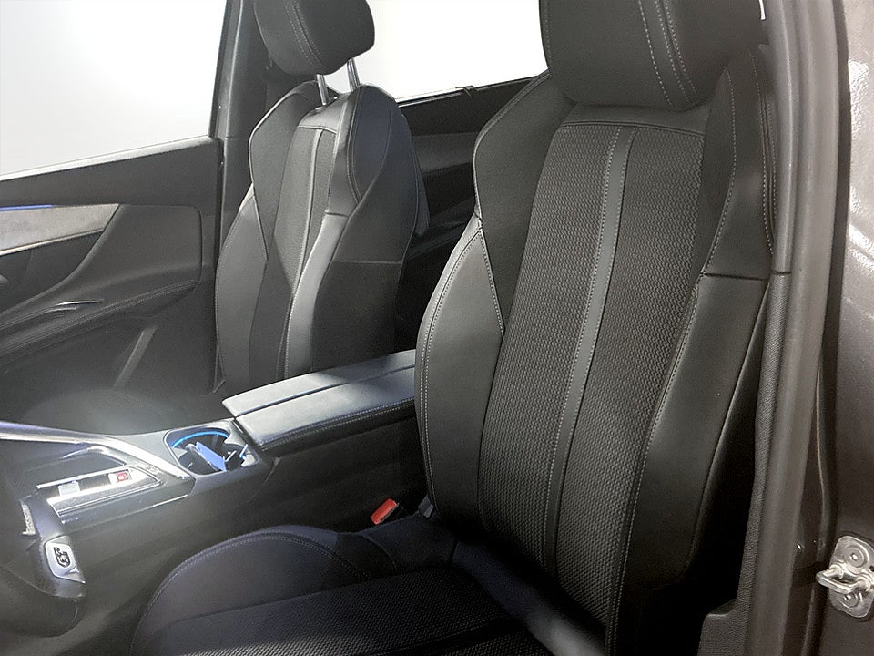 Bild på Peugeot 5008 GT 1.2 PT 130hk Aut 7-SITS B-KAMERA CARPLAY