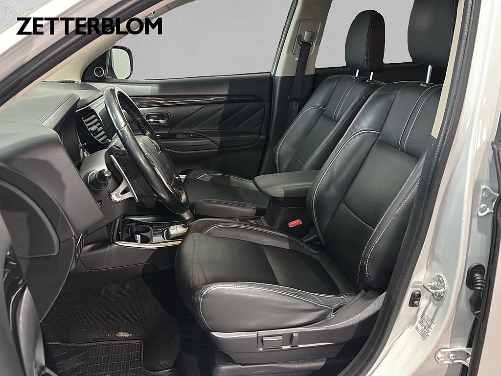SUV Mitsubishi Outlander 8 av 18