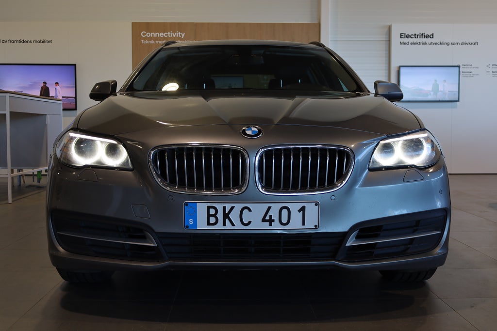 BMW 520d Touring AUT Drag Läder PDC Connected Blåtand Rattvärme