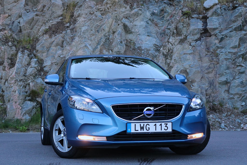 Volvo V40 T2 SoV-hjul/P-sensor/Nyservad/Kamrembytt/Ränta fr 1,95