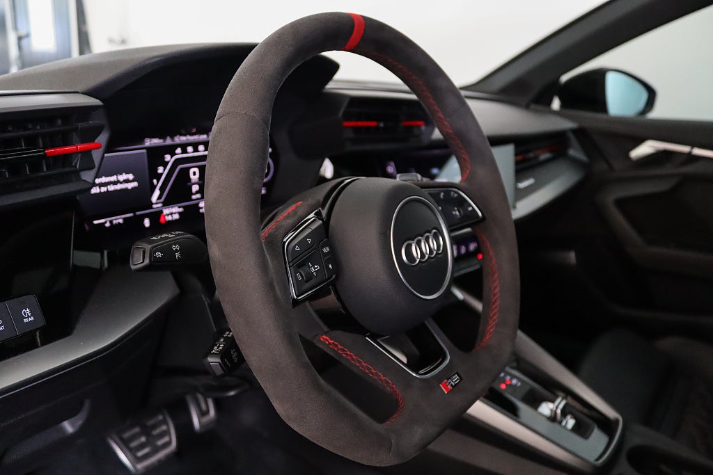 Audi RS3 Sedan RS-design Pano RS-avgas 360° Matrix B&O