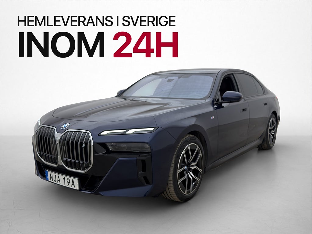 BMW i7 xDrive60 M Sport Innovation Executive B&W Sky MOMS