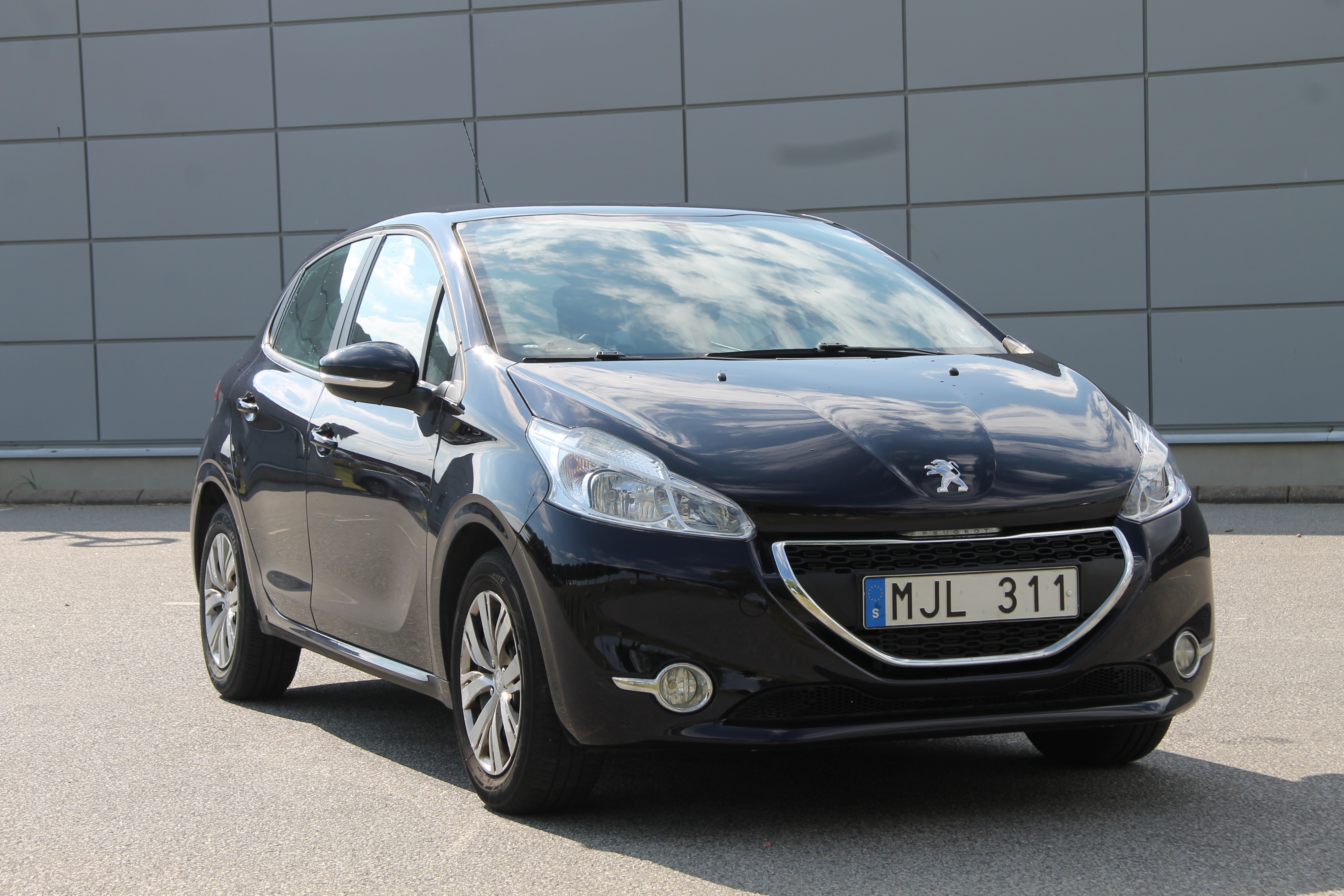 Peugeot 208 5-dörrar 1.2 VTi 82hk 2013, bild 2/36