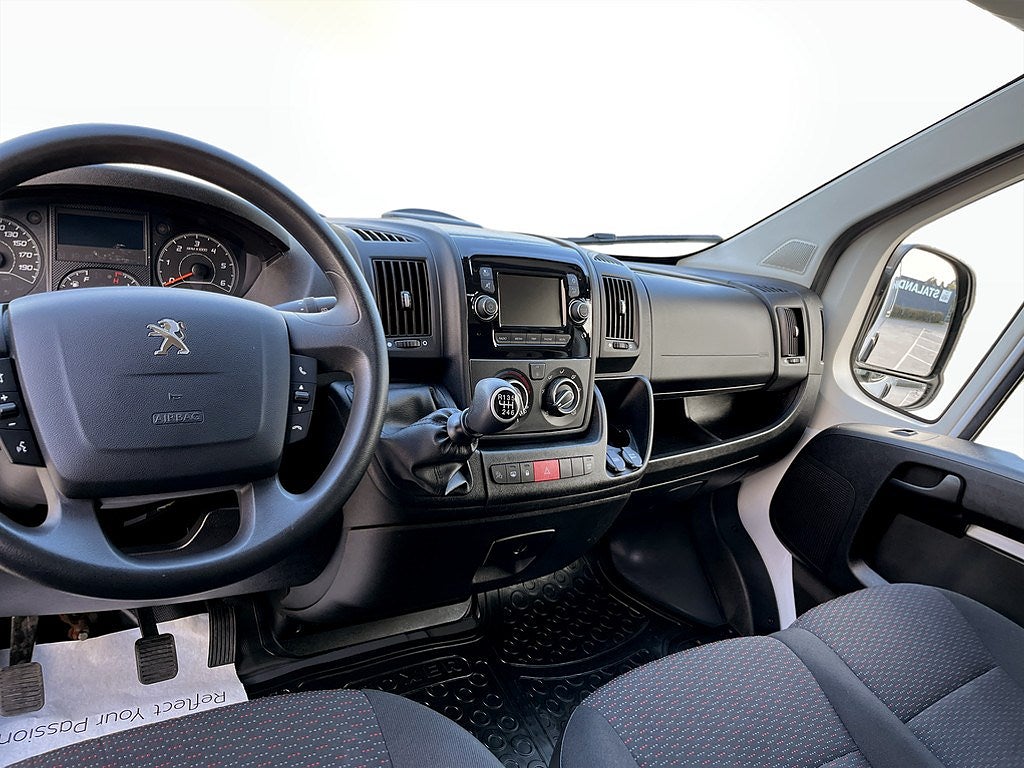 Bild på Peugeot Boxer Van 335 PRO+ 2.2 BHDi 140hk Aut L3H2 - B-KAMERA, DRAG