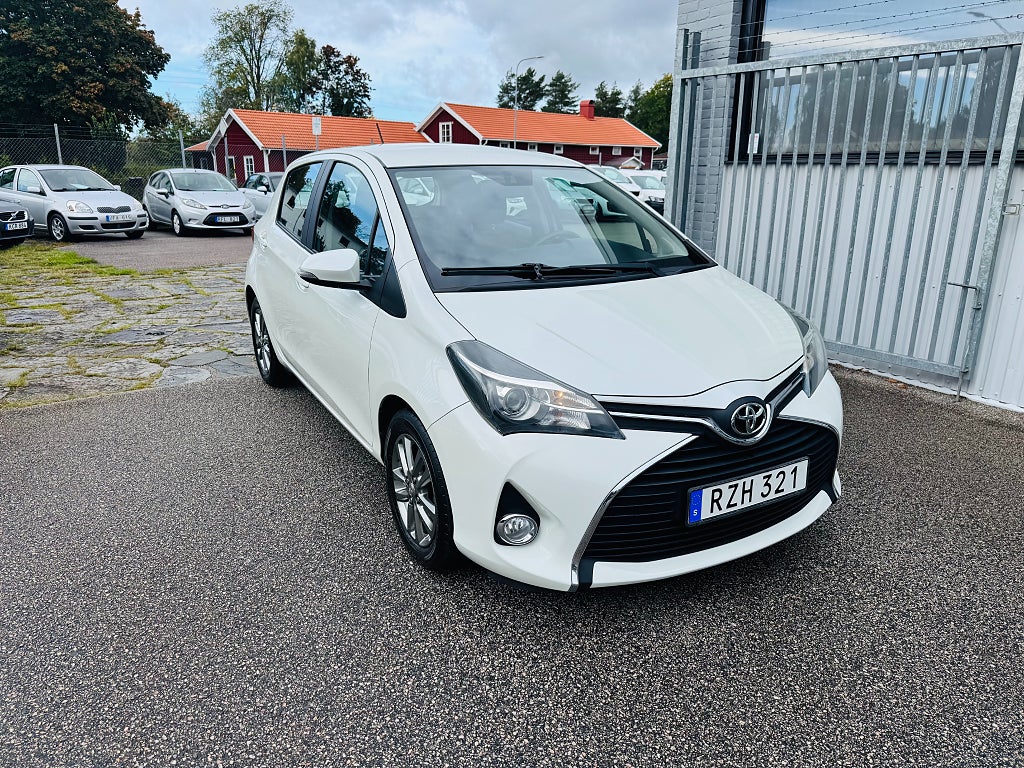 Toyota Yaris 1.33 VVT-i 99HK ACTIVE 5-D / BACKKAMERA