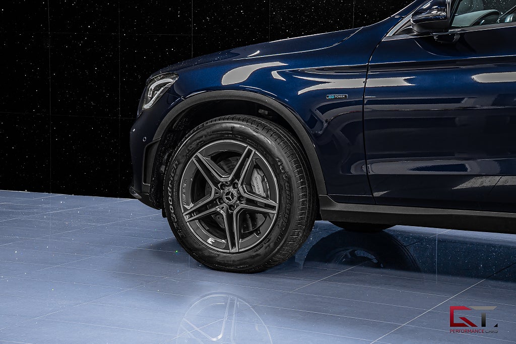 Mercedes-Benz GLC 300 e 4MATIC AMG Cavansite Blue Cockpit Matrix Drag