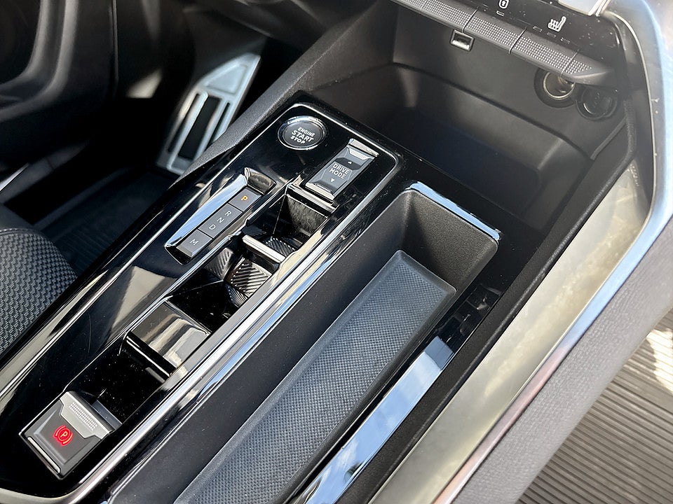 Bild på Peugeot 5008 GT Black Pack 1.2 PT 130hk Aut 7-SITS B-KAMERA CARPLAY