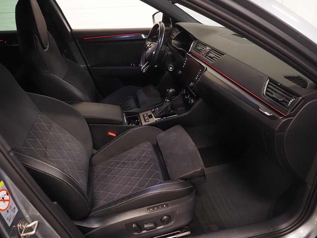 Skoda Superb iV 218hk  Sportline |Cockpit|Drag|Värmare| 2021