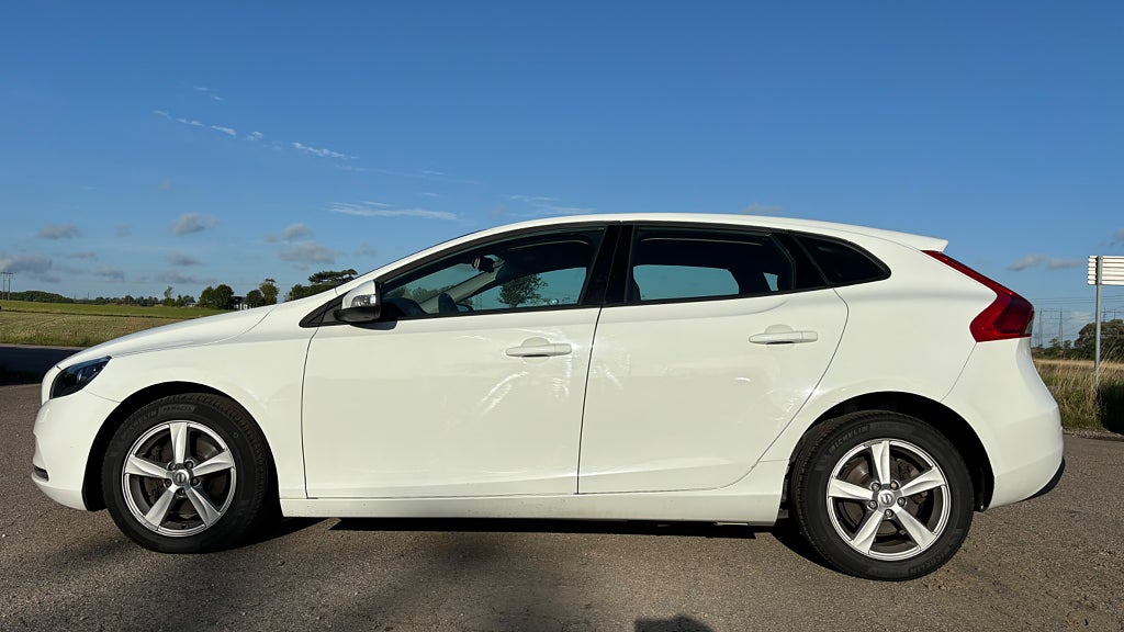 Volvo V40 T2 | Lågmilare|Dragkrok|Erbjudande 1500kr i månad