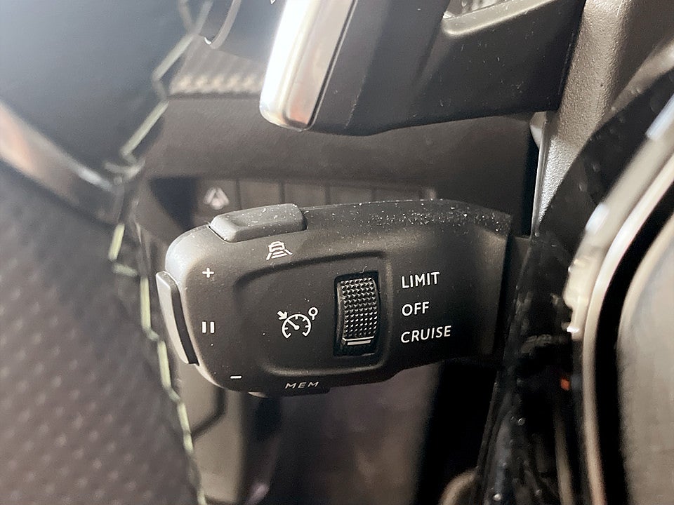 Bild på Peugeot 2008 GT 1.2 PT 130hk Aut B-KAMERA CARPLAY ELSTOL