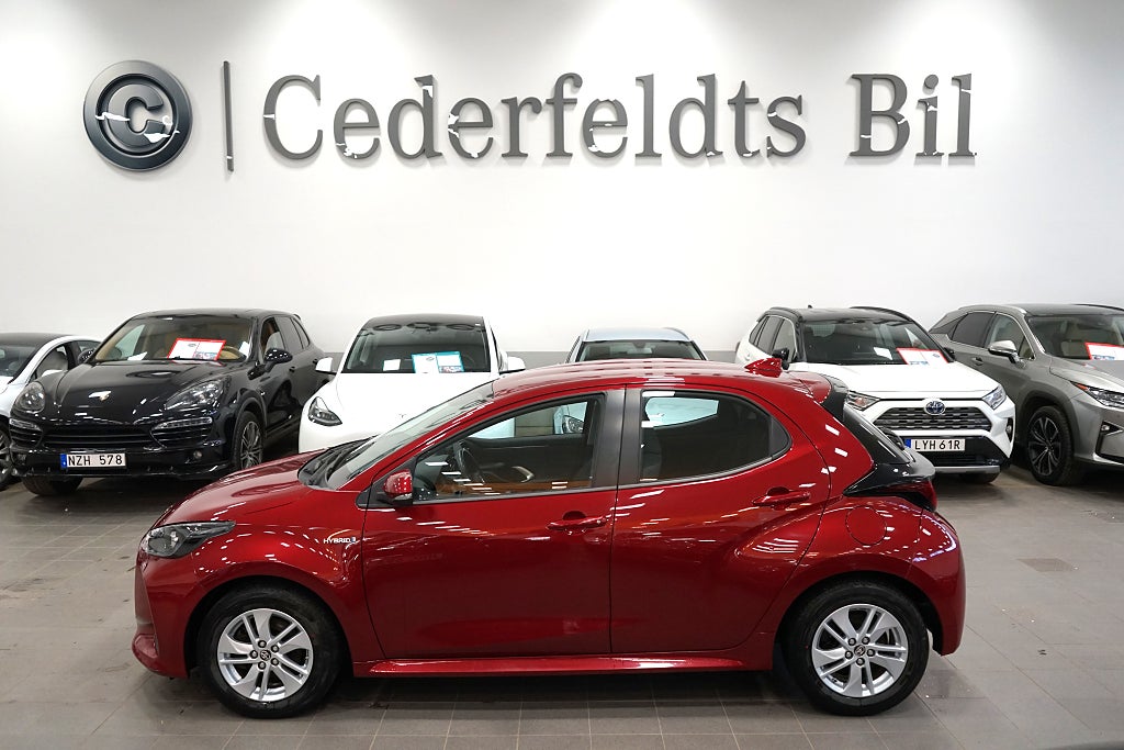 Toyota Yaris Hybrid CVT Nyserv Fullservad B-kamera SoV-hjul Välskött