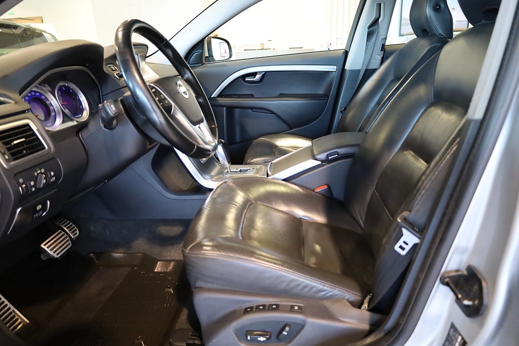 Volvo V70 D5 AWD Geartronic Summum Lucka Drag Navi Värmare 2012