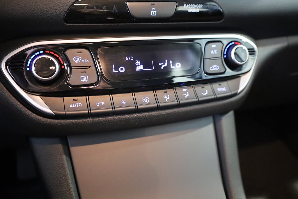 Hyundai i30 1,0 T-GDi 120hk MHEV Essential Kombi Aut Kamera 2023