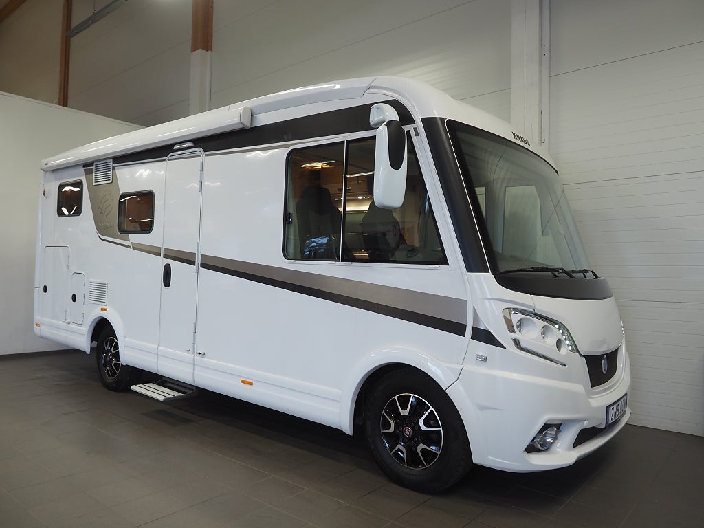 Knaus 600 MG VAN I PLATINUM Auto AC Solcell Cykelställ 2019