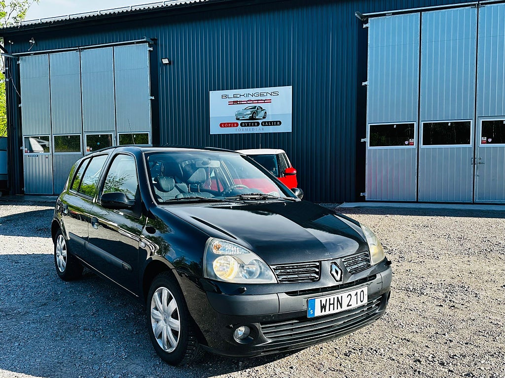 Renault Clio 5-dörrars 1.2 Nykamrem Nyservad Nybesiktad 