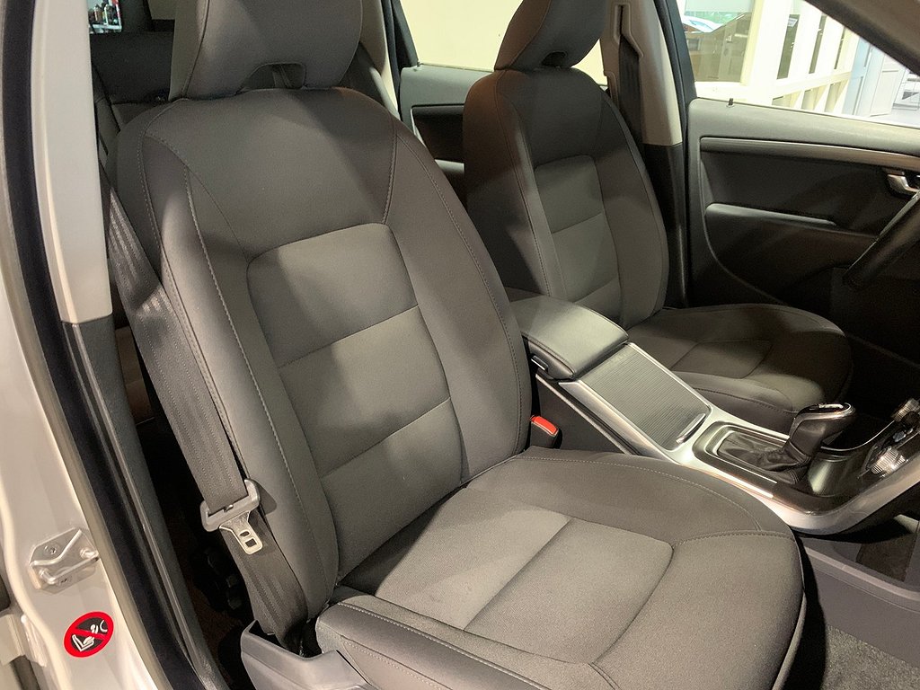 Volvo XC70 D4 AWD Momentum | 1 ÄGARE | LÅGA MIL | DRAG 2015