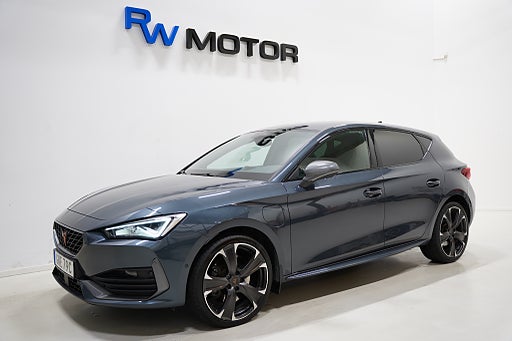 Cupra Leon e-Hybrid Cockpit B-kamera Carplay Navi RÄNTA 2,95%