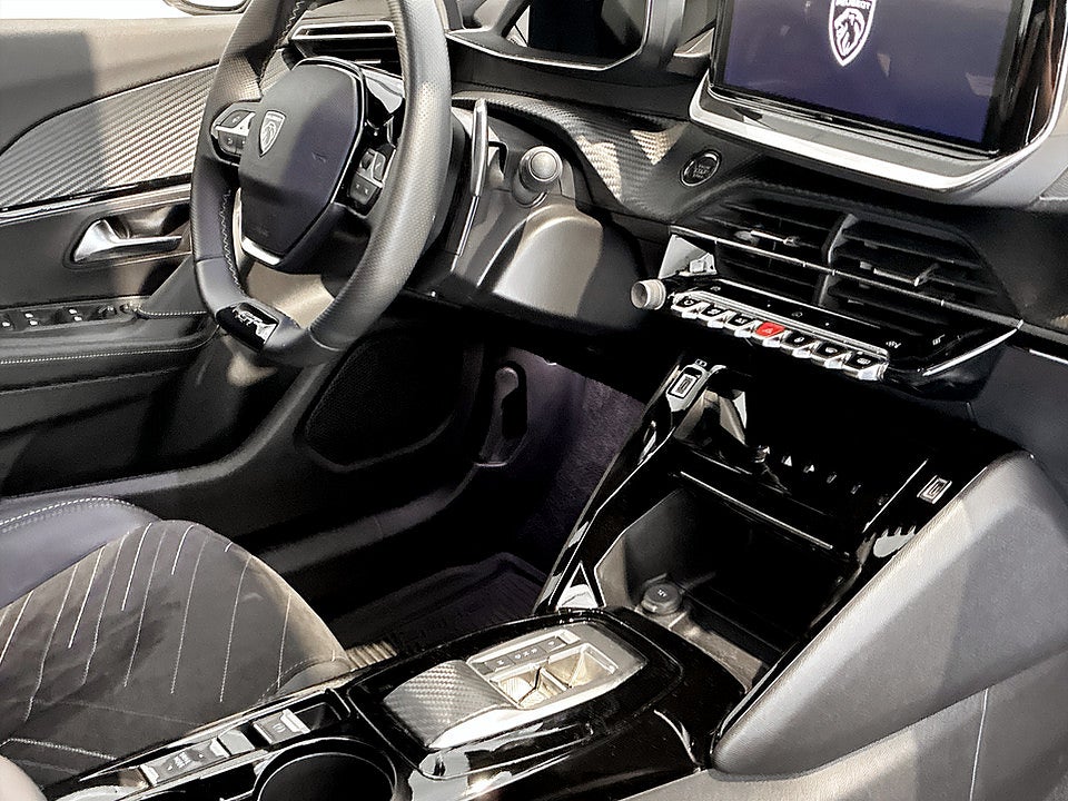 Bild på Peugeot 2008 GT 1.2 PT 130hk Aut B-KAMERA CARPLAY ELSTOL