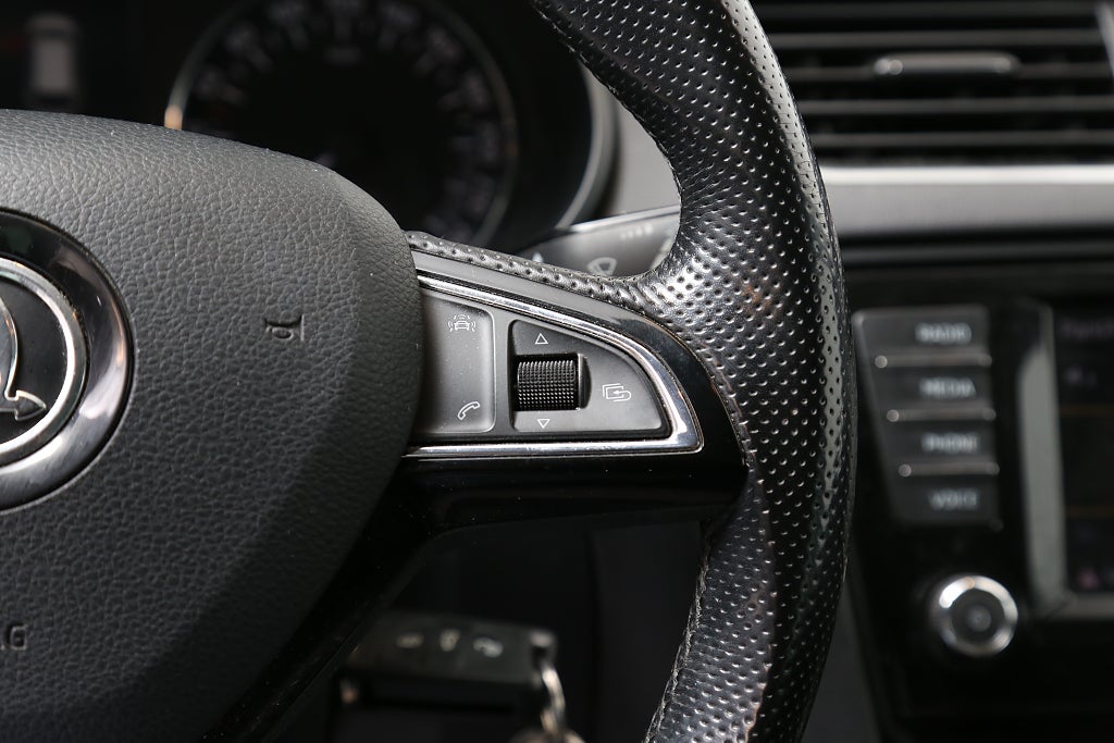 Skoda Octavia 2,0 TDI 4x4 Style Kombi Värmare Dragkrok