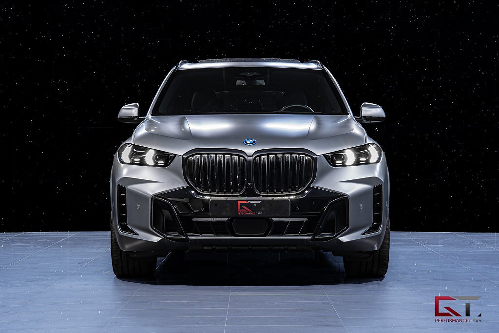 BMW X5 xDrive50e M-Sport Pro 2026 MOMS Frozen B&W Pano Sky 22"