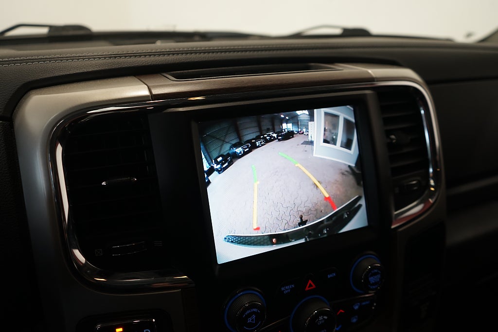 RAM 1500 5.7 V8 HEMI 4x4 Laramie Luftfjädring Alpine 395hk