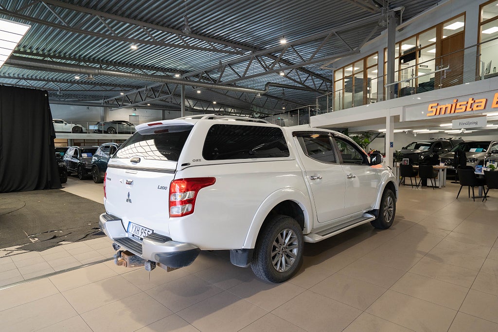 Mitsubishi L200 2.4 DI-D 4WD KÅPA D-VÄRM LÄDER DRAG KAMERA MOMS 1-ÄGARE