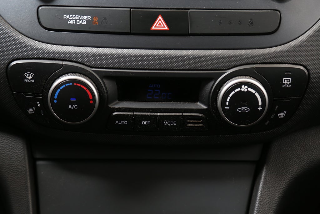 Hyundai i10 1,0 67hk Premium Automat Klima P-sensor Bluetooth 2017