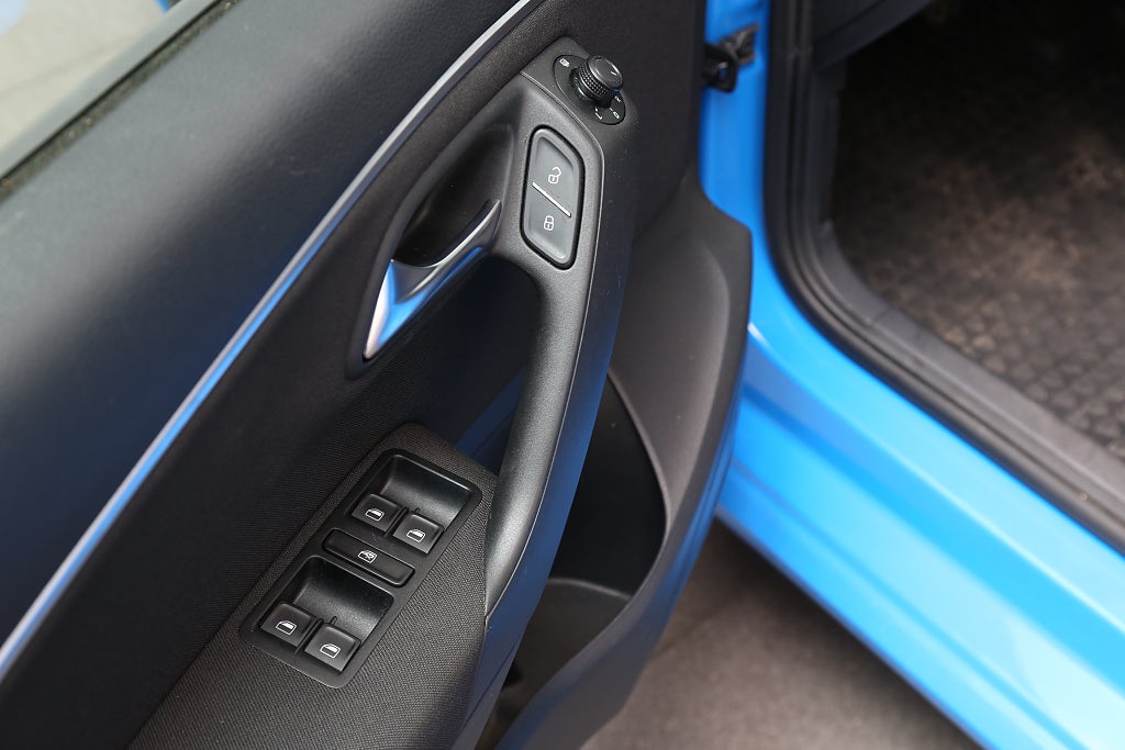 Volkswagen Polo 1,2 TSI 90hk 5-dörrar Pluspaket Farthållare P-sensor 2017