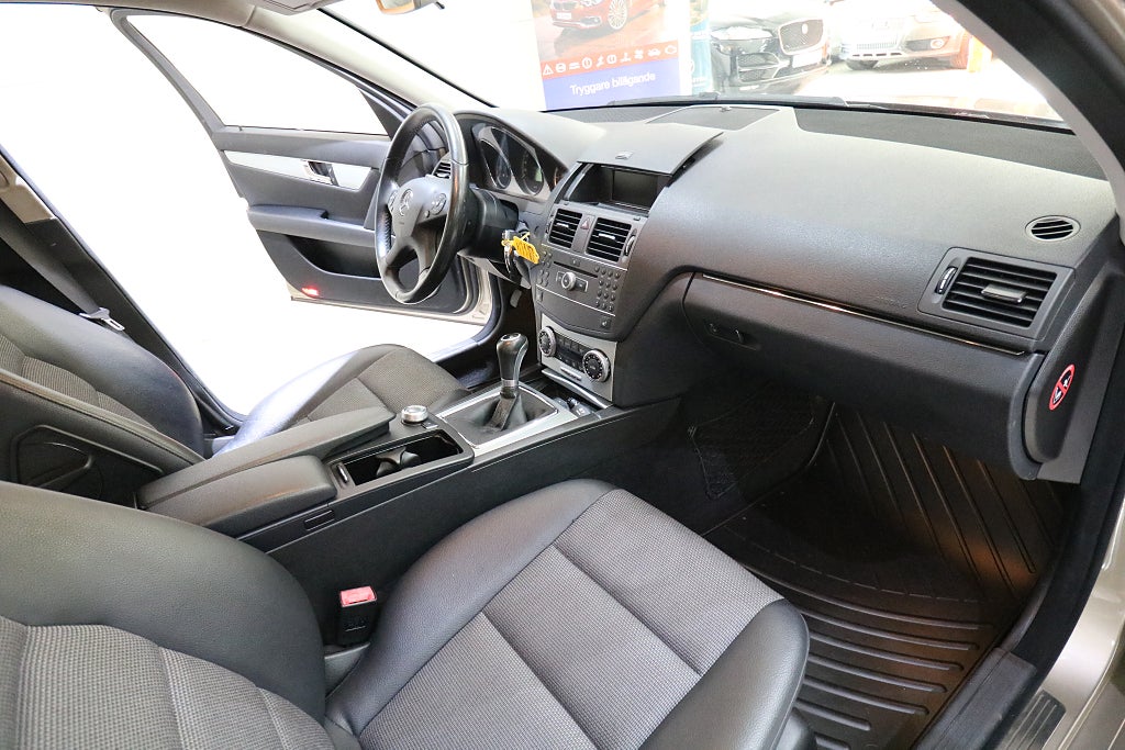 Mercedes-Benz C 2011 - miniatyr 14
