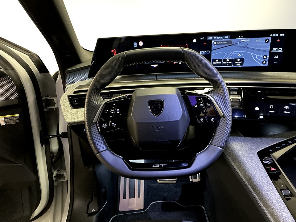 Bild på Peugeot 5008 GT Ultimate Hybrid 145hk Aut 7-SITS B-KAMERA CARPLAY