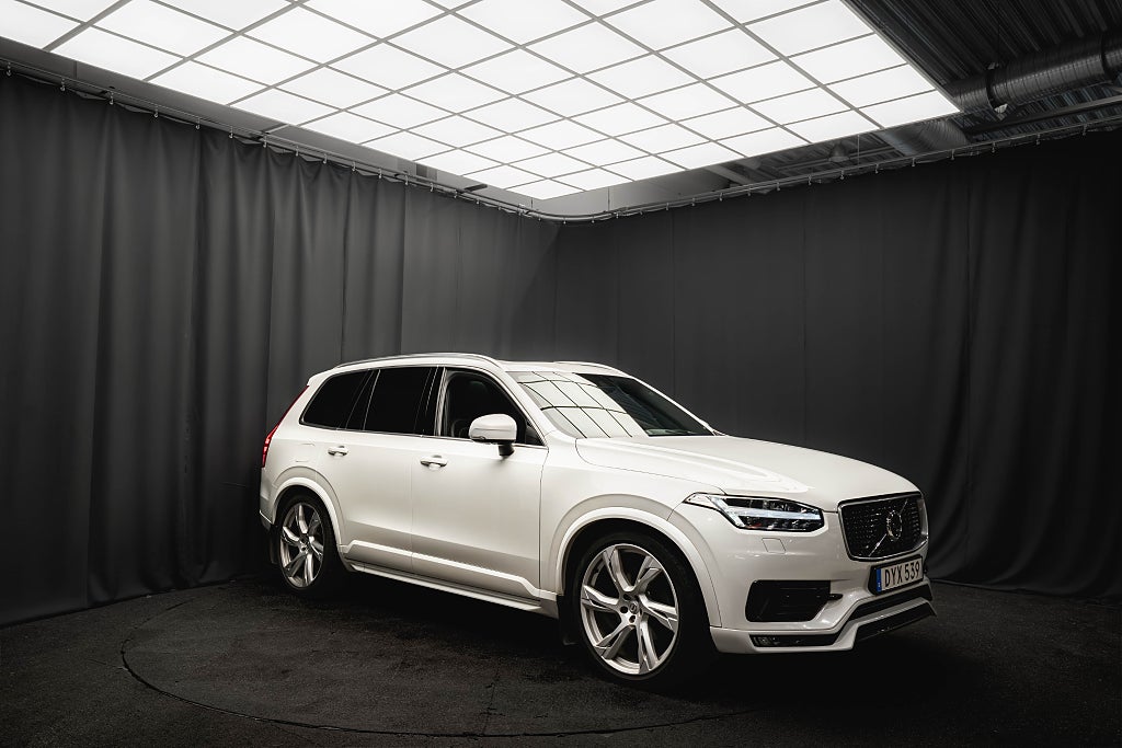 Volvo XC90 D5 AWD R-Design 7-SITS PANO LUFTFJ B&W DRAG HUD 360