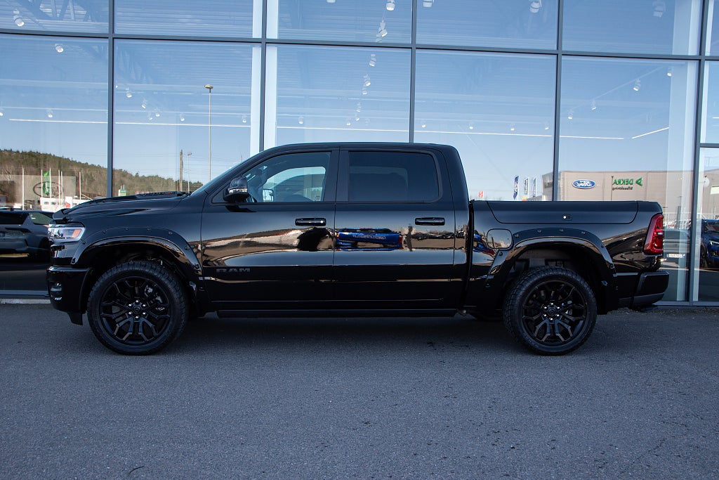 Dodge RAM 1500 LÅG SKATT E85 Limited Night Edition 548 hk