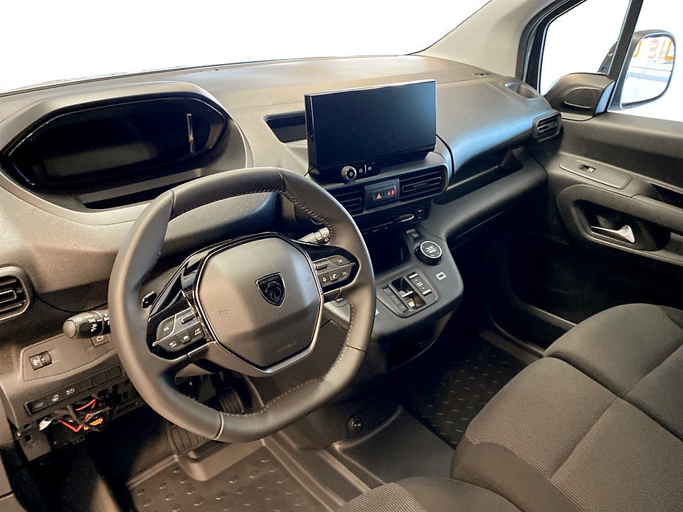 Bild på Peugeot Partner Plus+ 130hk Aut L2 4x4 - OMGÅENDE LEVERANS!