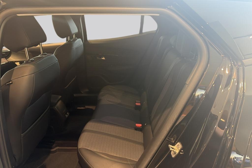 Peugeot 2008 1.2 PureTech 100 hk 2021, bild 6/36