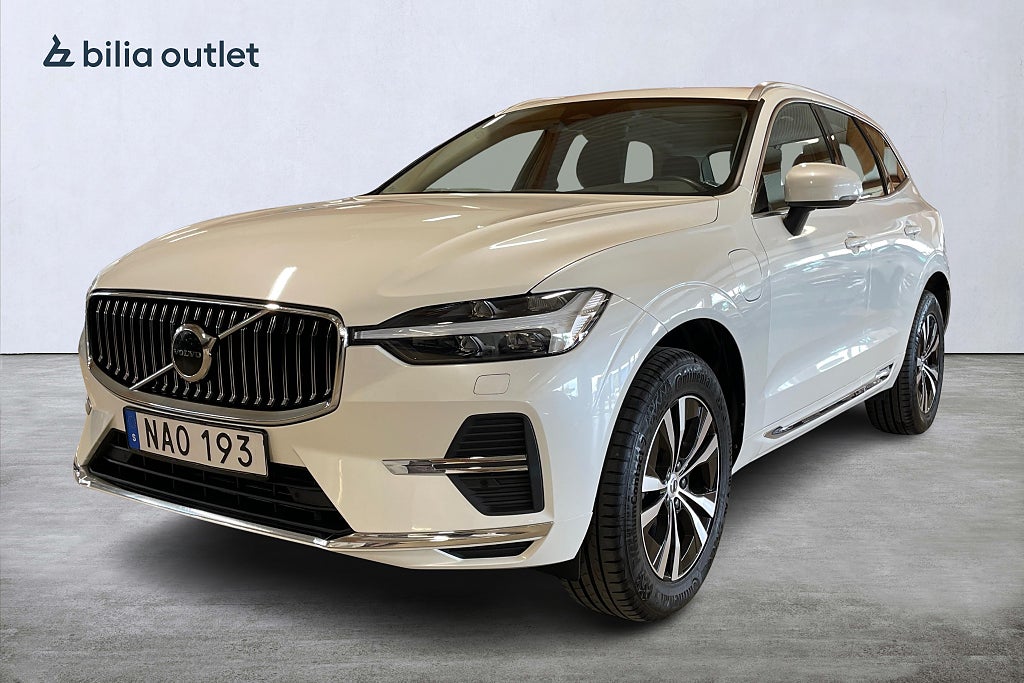 Volvo XC60 Recharge T6 AWD Core Edition Panorama / B-Kamera / Drag