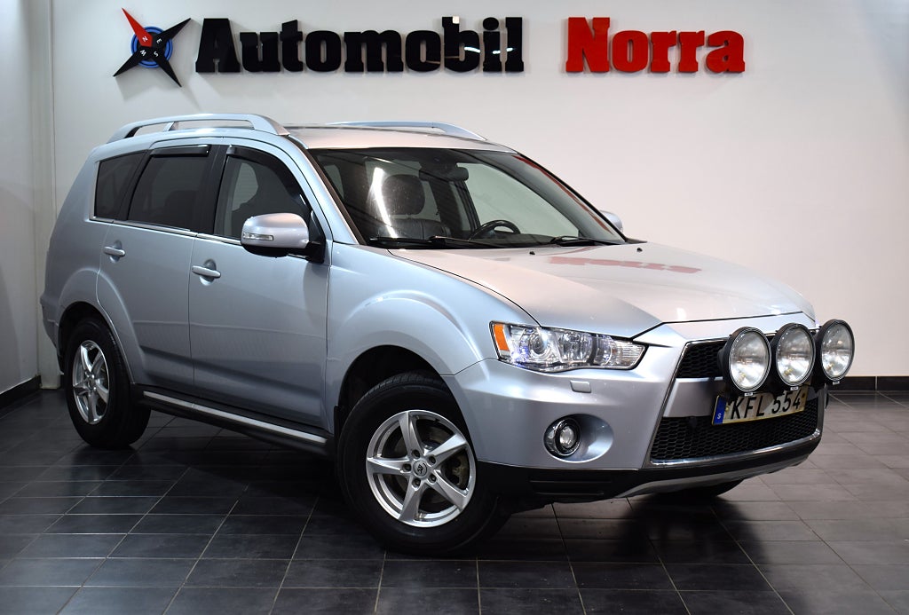 Mitsubishi Outlander 2.4 MIVEC 170hk Auto AWD Auto 7-sits Drag M-värmare